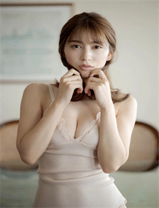 在教室玩同桌的大乳小说